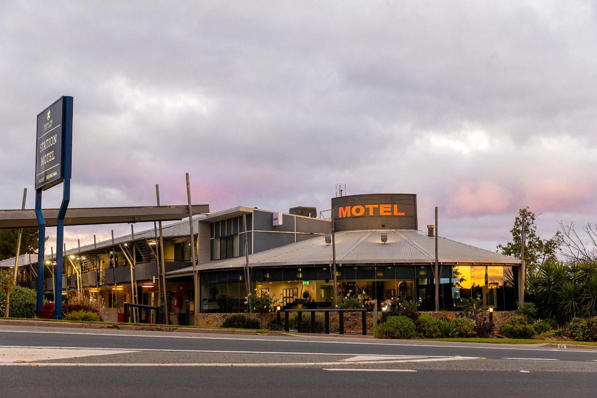 Station Motel Parkes Dış mekan fotoğraf